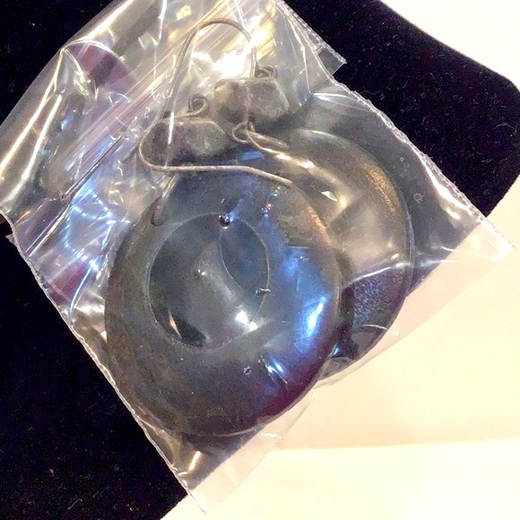 3 pc set!  Purple Necklace, earrings & triple bracelets like new - Picture 4 of 10